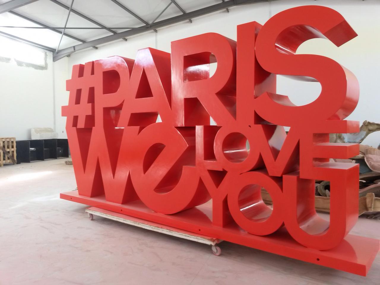 http://www.parisweloveyou.fr scroller jusqu'à ambassadeurs